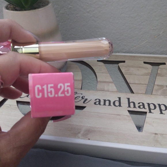 Jeffree Star MAGIC STAR Concealer - Picture 5 of 13